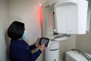 practitioner using 3D imaging machine